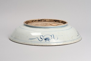 青花釉裏紅玉取獅子図皿