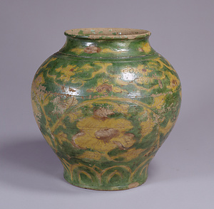 三彩牡丹唐草文壺