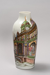 粉彩楼閣人物図瓶