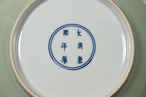 青磁五彩四果文盤