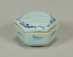 青花蝙蝠文六角合子