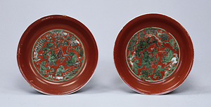 紅地緑彩唐子図皿