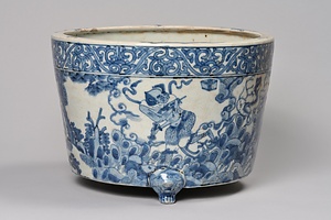 青花人物文三足香炉