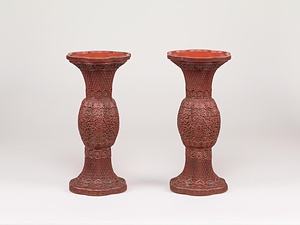 堆朱牡丹唐草尊