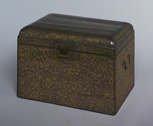牡丹唐草鎗金長方箱