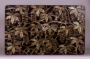 葡萄螺鈿衣裳箱