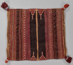 淡赤･褐色幾何学文様敷物