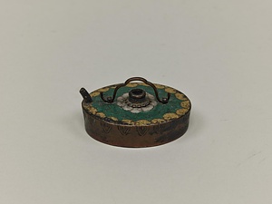 菱瓶形雲唐草文七宝水滴