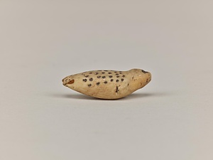 アザラシ形牙製品