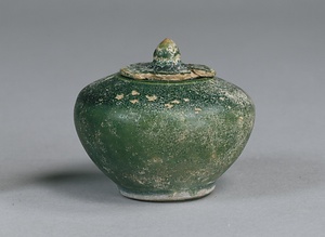 緑釉舎利壺