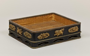 金銅獅子牡丹文説相箱