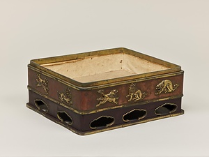 金銅獅子文説相箱