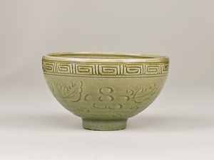 青磁印花人物文碗
