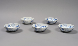 染付有職文茶碗