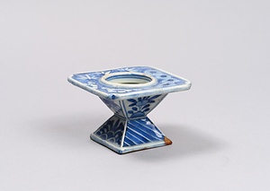 染付松竹梅文方形盃台