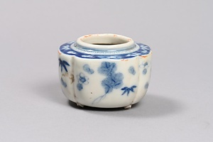 染付木瓜形盃台