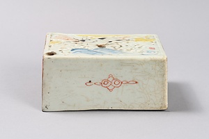 色絵波兎文方形水滴