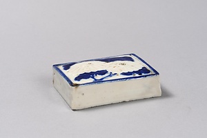 染付菊花文方形水滴