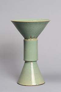 青磁釉杵形花生