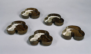 片身替釉洲浜形向付