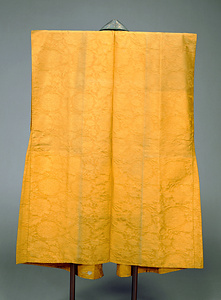 陣羽織 黄地牡丹唐草模様緞子