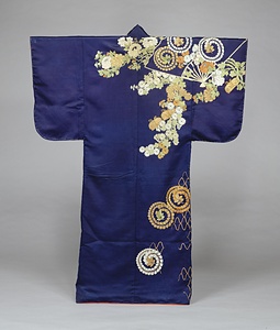 小袖 納戸繻子地牡丹菊扇面網目藤模様