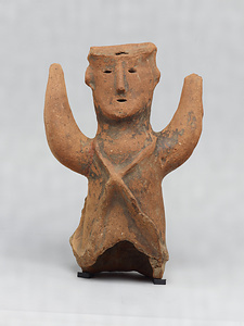 埴輪 両手を挙げる女子