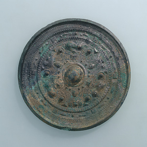 三角縁三神三獣鏡