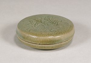 青磁牡丹文合子