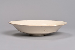 白磁蓮花文輪花鉢