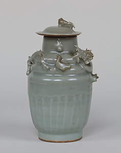 青磁蟠龍壺