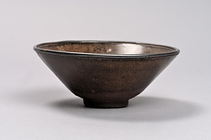 灰黒釉碗