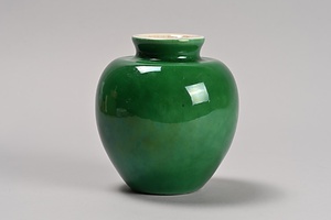緑釉壺