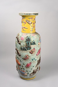 粉彩蓮池魚文大瓶