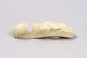 龍螭彫白玉帯鉤