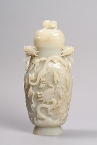 雲龍浮彫白玉瓶