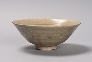 青磁刻花花文輪花鉢