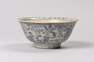 青花渦唐草文碗