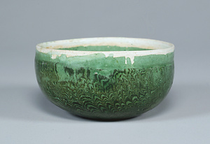 緑釉絞胎碗