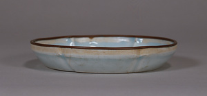 白磁印花魚波文輪花盤