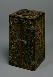 蓮池蒔絵舎利厨子