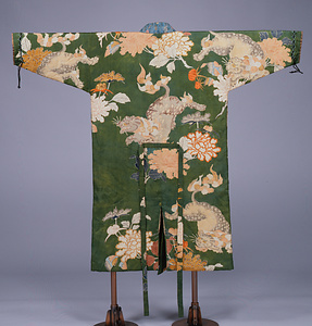 鎧下着 萌黄紗綾地獅子牡丹模様