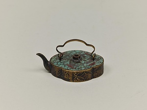 七宝木瓜瓶形花唐草文七宝水滴