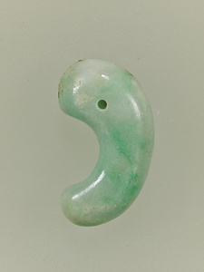 硬玉勾玉