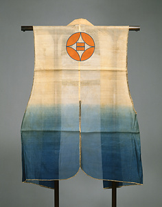 陣羽織 白紗地裾濃染 二引七宝紋付