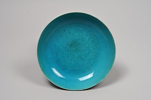 翠緑釉唐草文皿