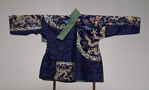 ドゥジン（胴衣）紺地雲龍文様錦 