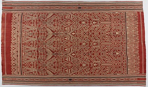 プア・コンブ 赤茶地人物幾何文様経絣