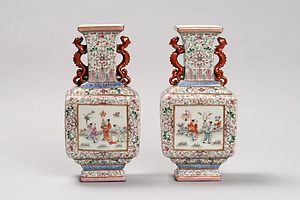 粉彩人物図双耳方瓶
