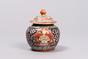 粉彩人物文有蓋壺 （ベンチャロン）